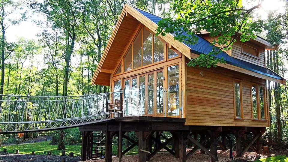 Thiết kế thi công nhà gỗ hiện đại