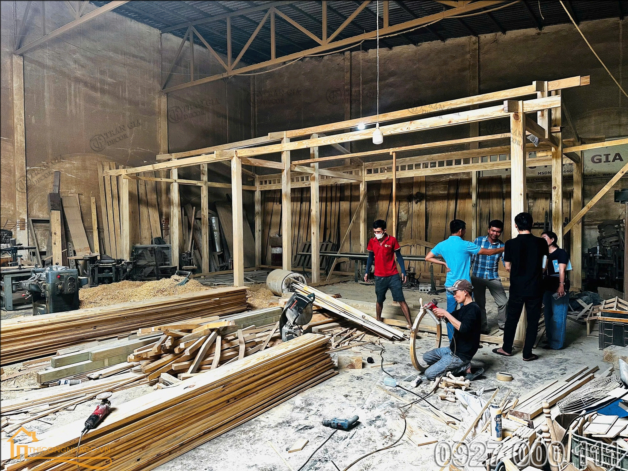 Khảo sát vật liệu tại xưởng